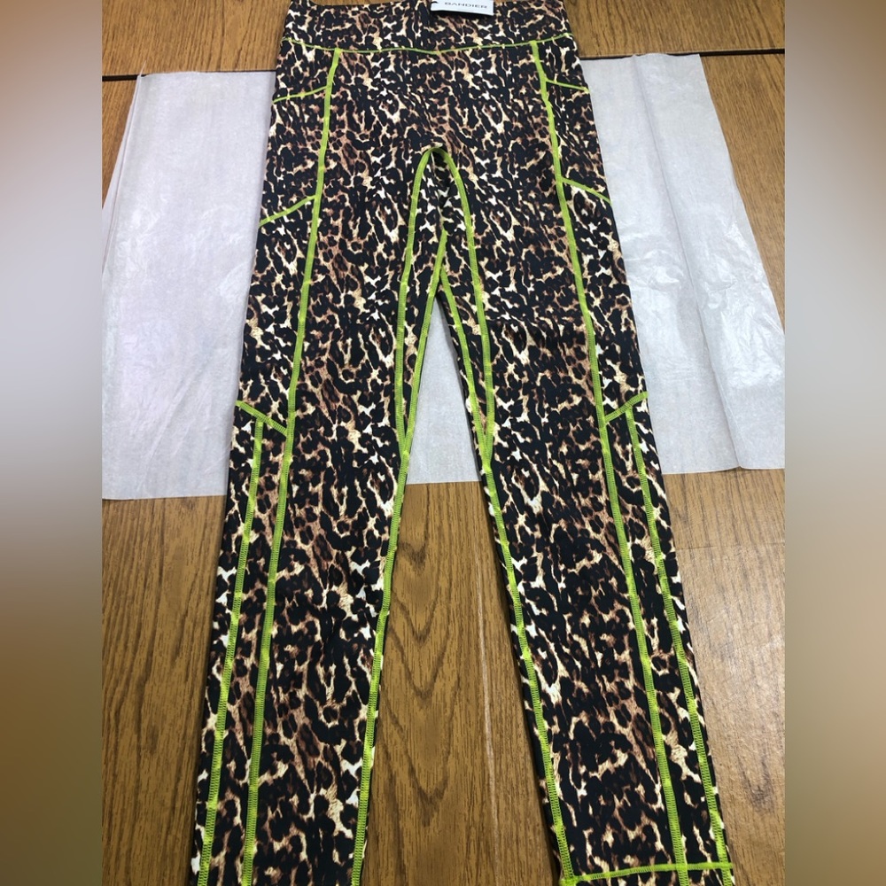 Bandier ALL ACCESS Center Stage Pocket Legging Small